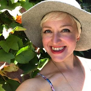 Meet your Posher, Elizabeth